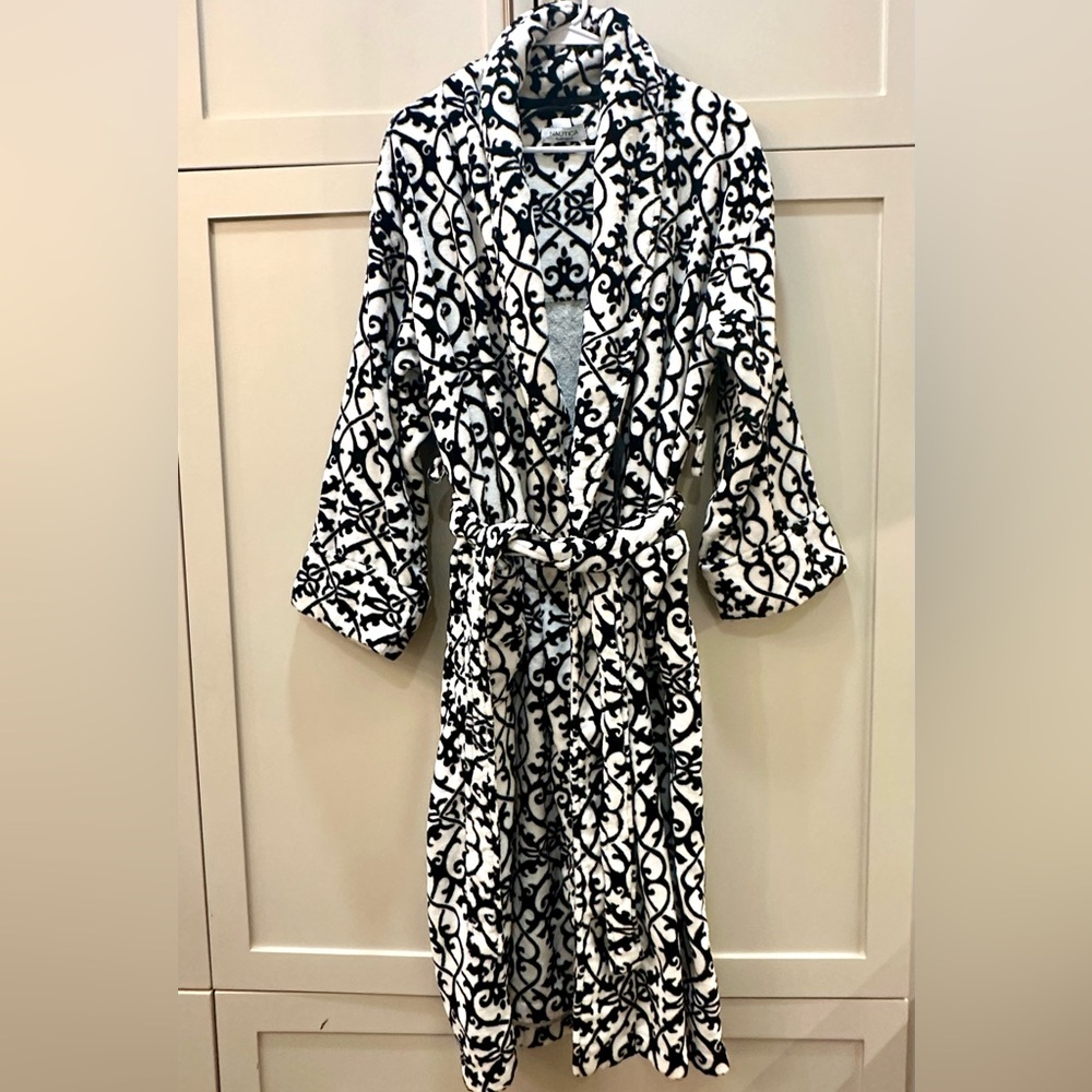 Nautica Women's Black & White Patterned Robe - Plush Terry- S/M